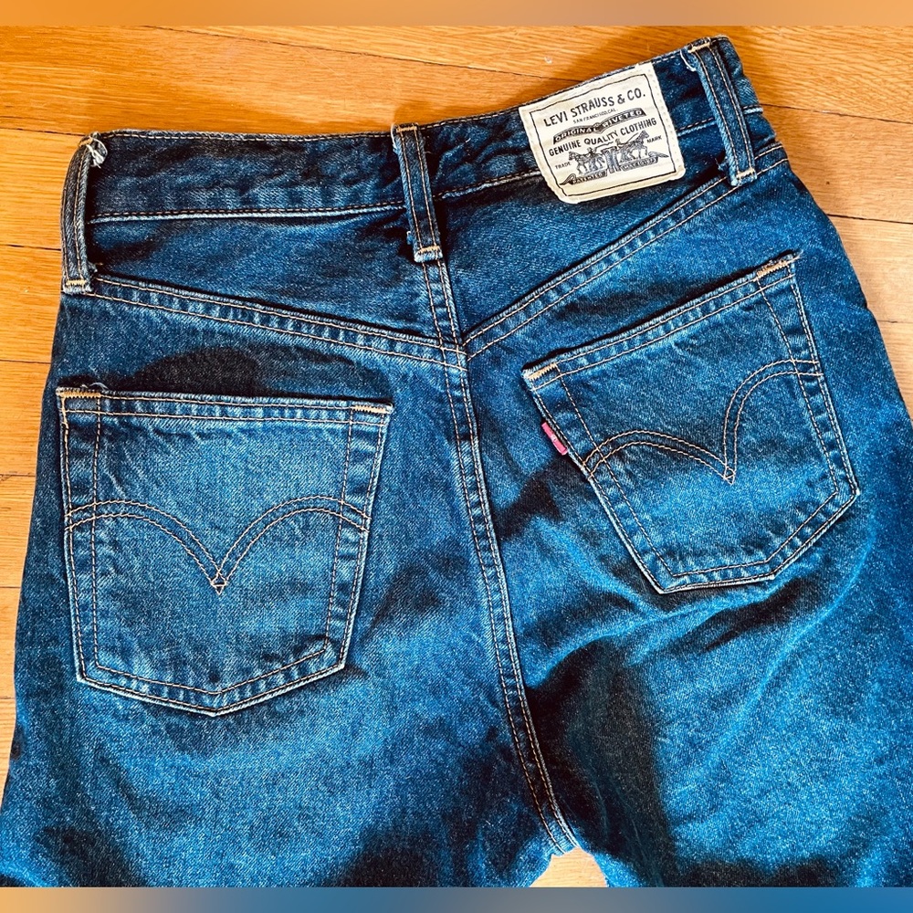 Levi’s Ribcage straight leg- Dark wash SIZE 26 jeans